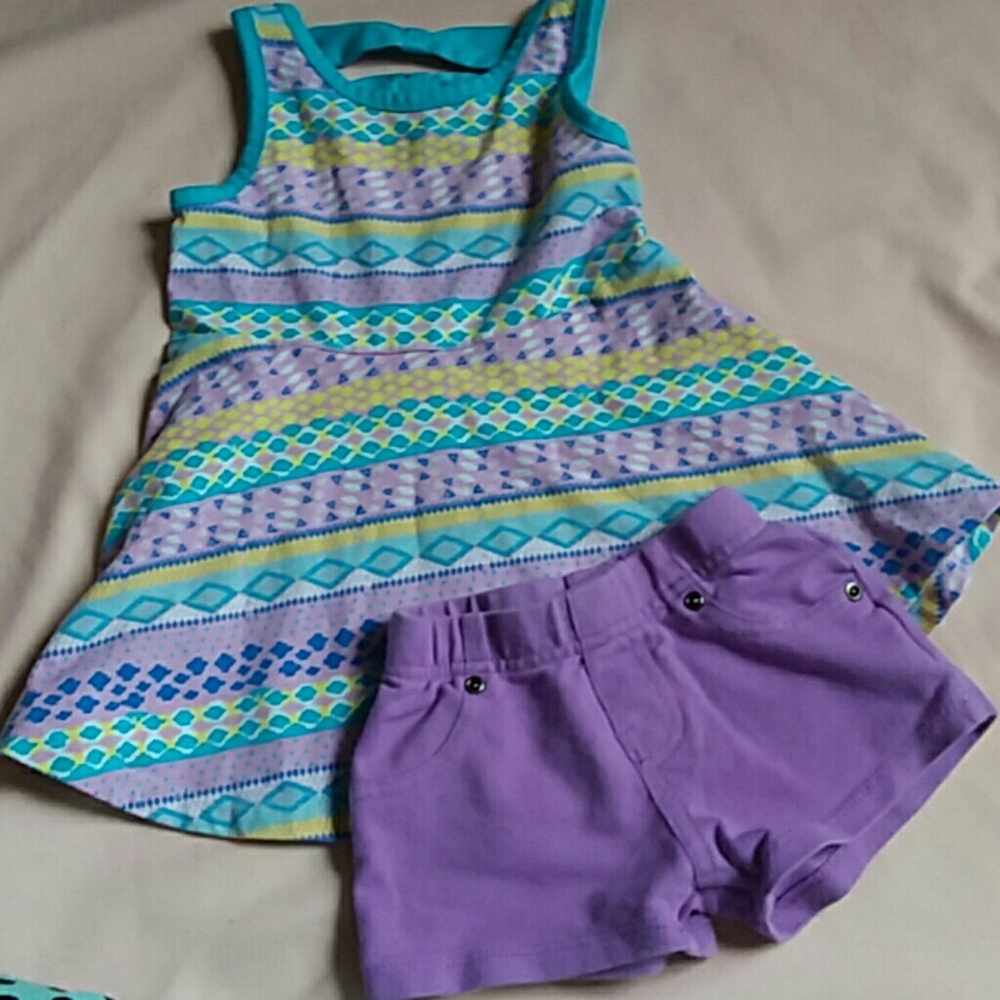 Top w/shorts - Picture 2 of 7